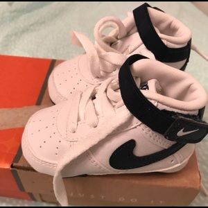 Nike Air Force 1’s size 1C